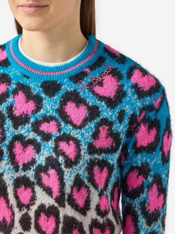 Sudadera crop de cuello redondo New Queen con Leopard Hearts 