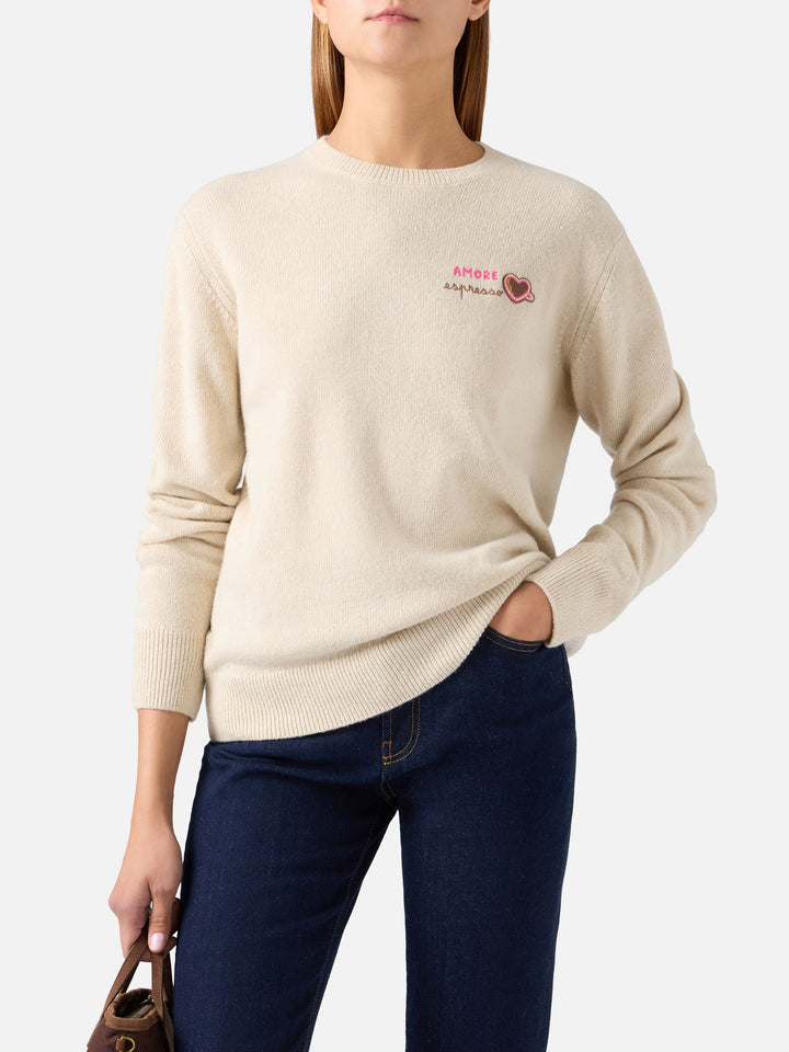 Pullover mit Rundhalsausschnitt aus Woll- und Kaschmirmischung Grain New Queen mit Amore Espresso-Stickerei 