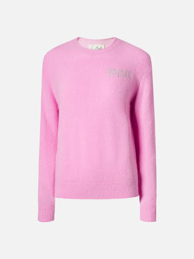 New Queen stretch sweater in merino-wool and alpaca blend in pink with Non smetto di sp(l)endere embroidery