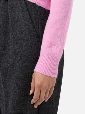 New Queen stretch sweater in merino-wool and alpaca blend in pink with Non smetto di sp(l)endere embroidery