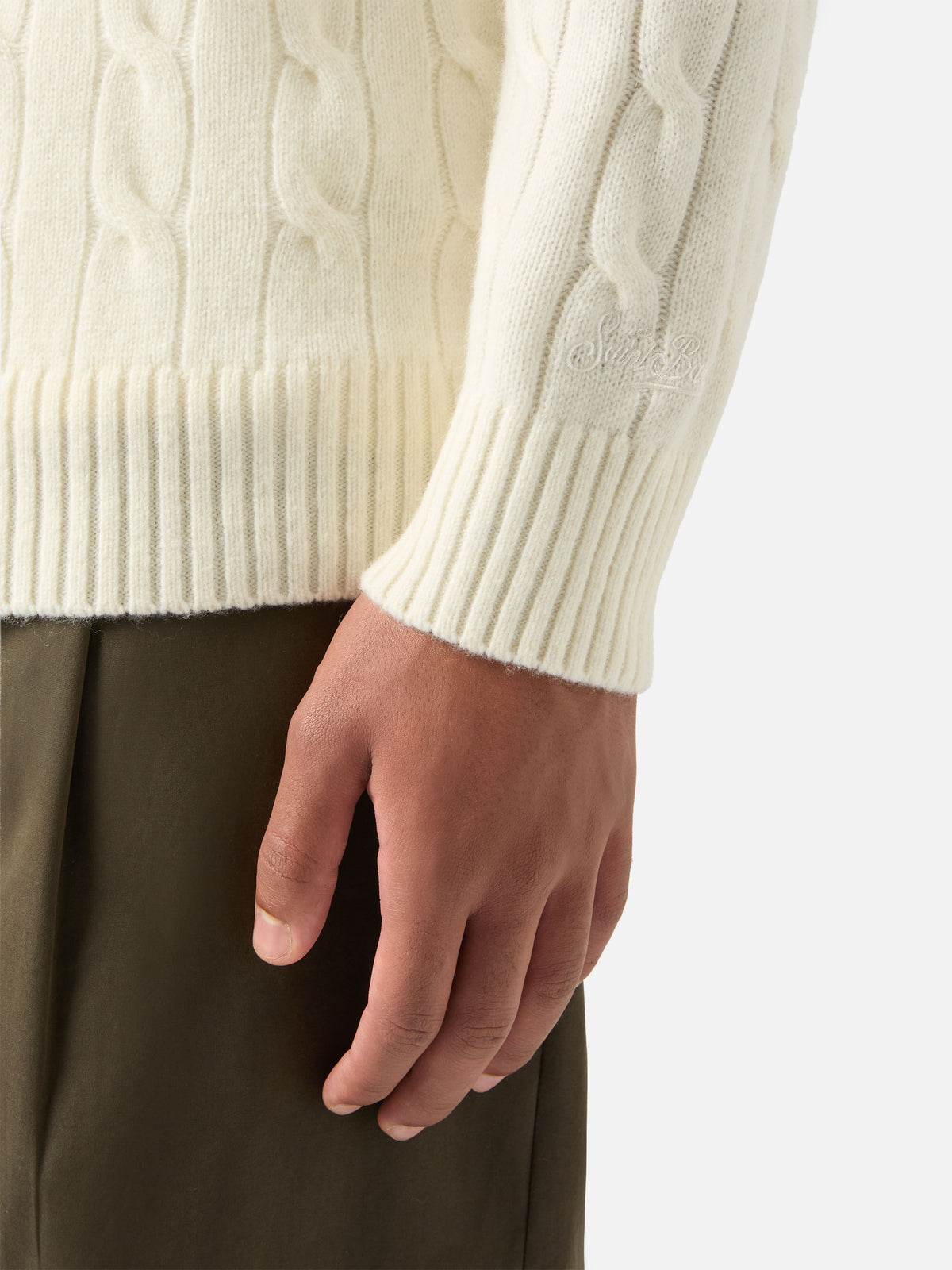 Pull col rond Regent en laine off white avec maille torsadée 