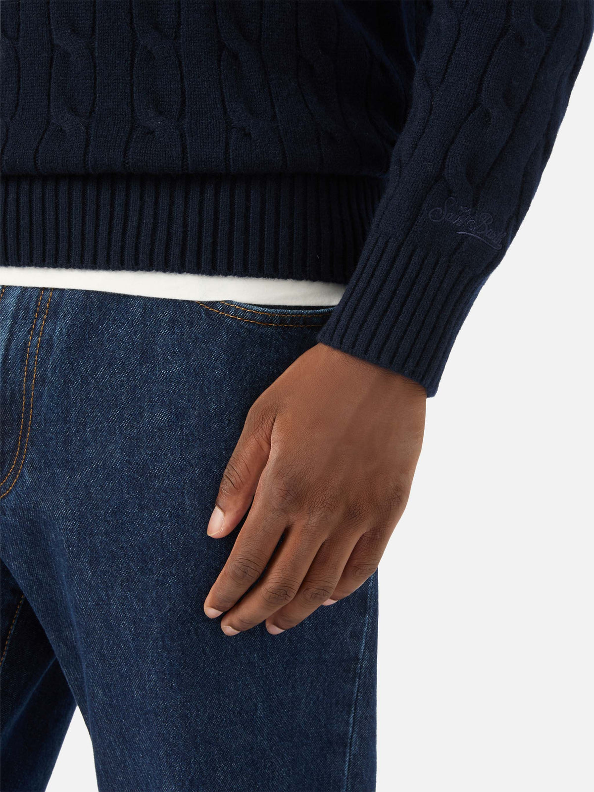 Maglia girocollo Regent blu navy in lana con lavorazione a trecce