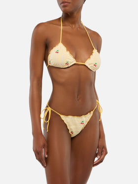 Freche Badehose aus Seersucker „Miami“ mit Streifenmuster und Kirschstickerei – Triangel-Top aus Seersucker „Sagittarius“ mit Streifenmuster und Kirschstickerei