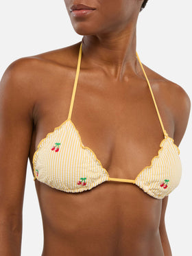 Freche Badehose aus Seersucker „Miami“ mit Streifenmuster und Kirschstickerei – Triangel-Top aus Seersucker „Sagittarius“ mit Streifenmuster und Kirschstickerei