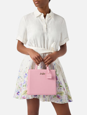 Strukturierte Structured Shop Midi Bag aus glattem rosafarbenem Leder mit Metalletikett 