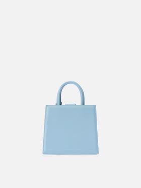 Strukturierte Shop Mini Bag aus hellblauem Glattleder mit Metallanhänger 