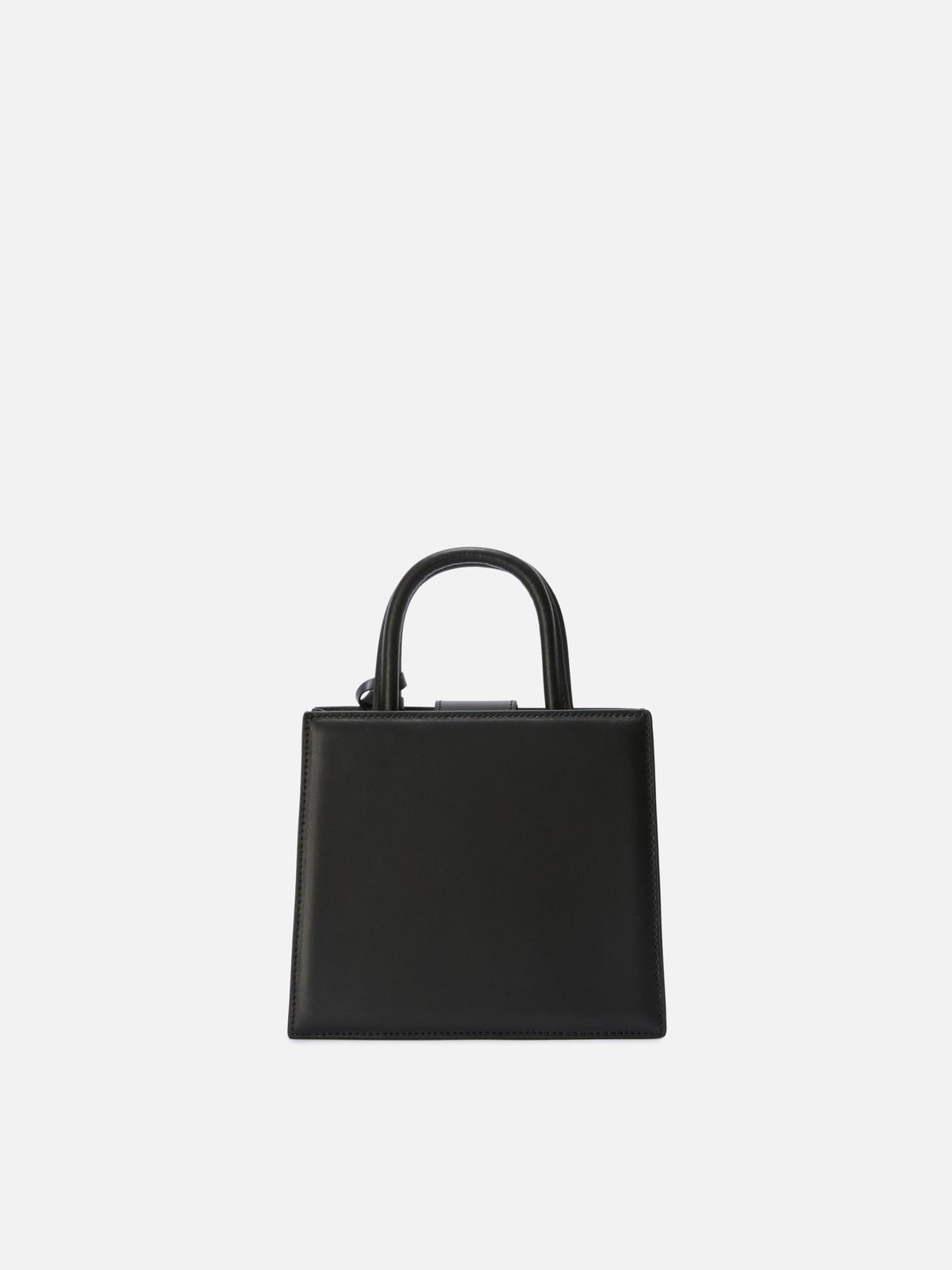 Die Structured Shop Mini-Bag aus schwarzem Glattleder mit Metallanhänger 