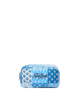 Weicher Beutel mit Steppmuster und blauen Blumen