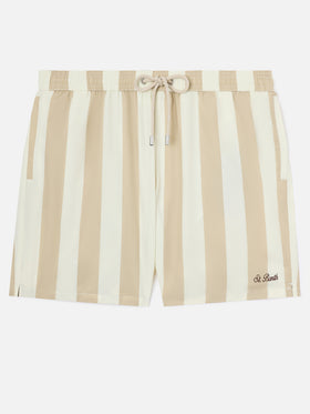 Syros-Badeshorts mit weiß-beigem Streifenprint 
