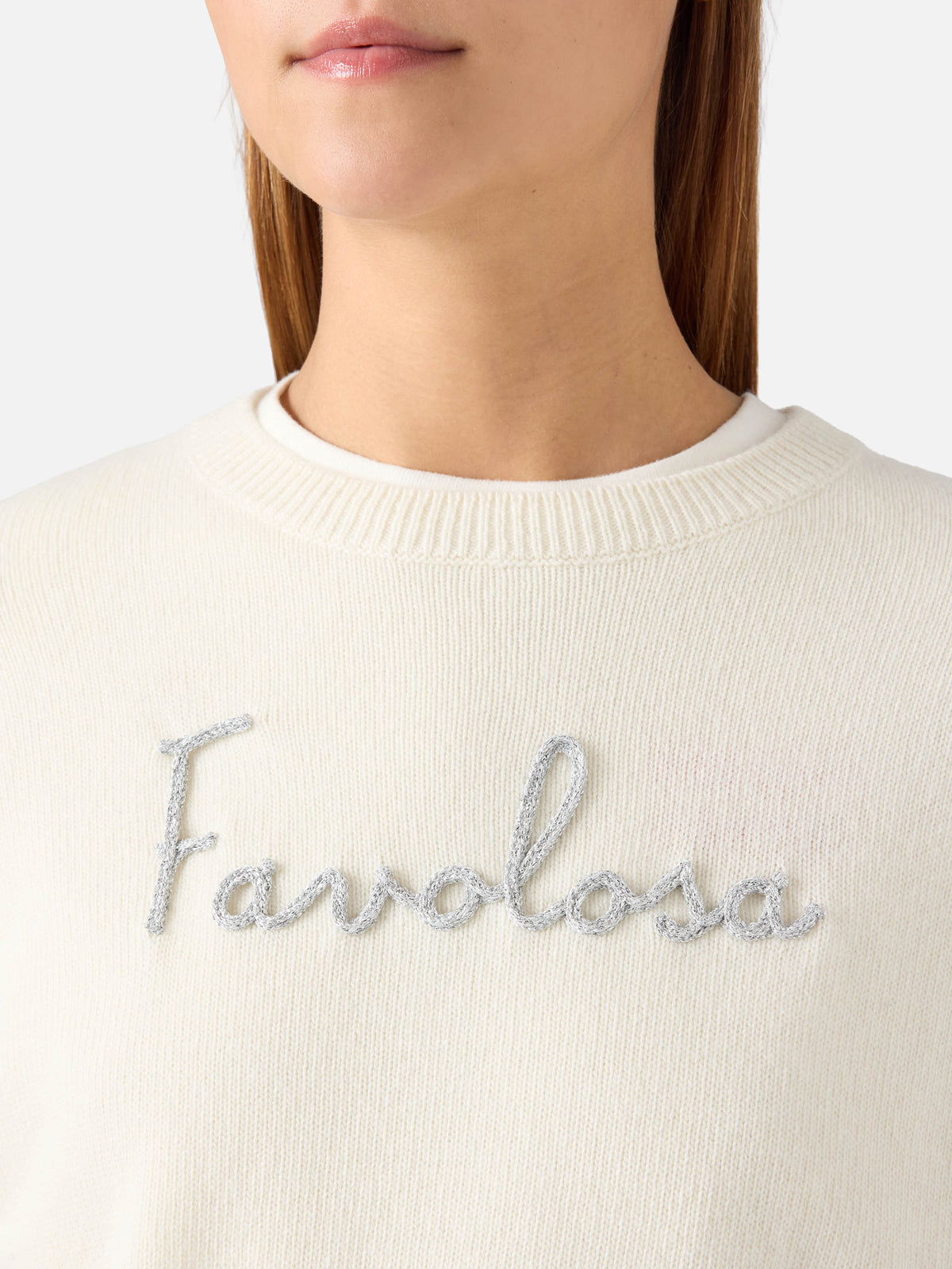 Jersey de cuello redondo Tessa color off white en mezcla de lana y cachemir con bordado Favolosa 