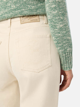Pantalones June de denim de algodón off white con bordado del logo 