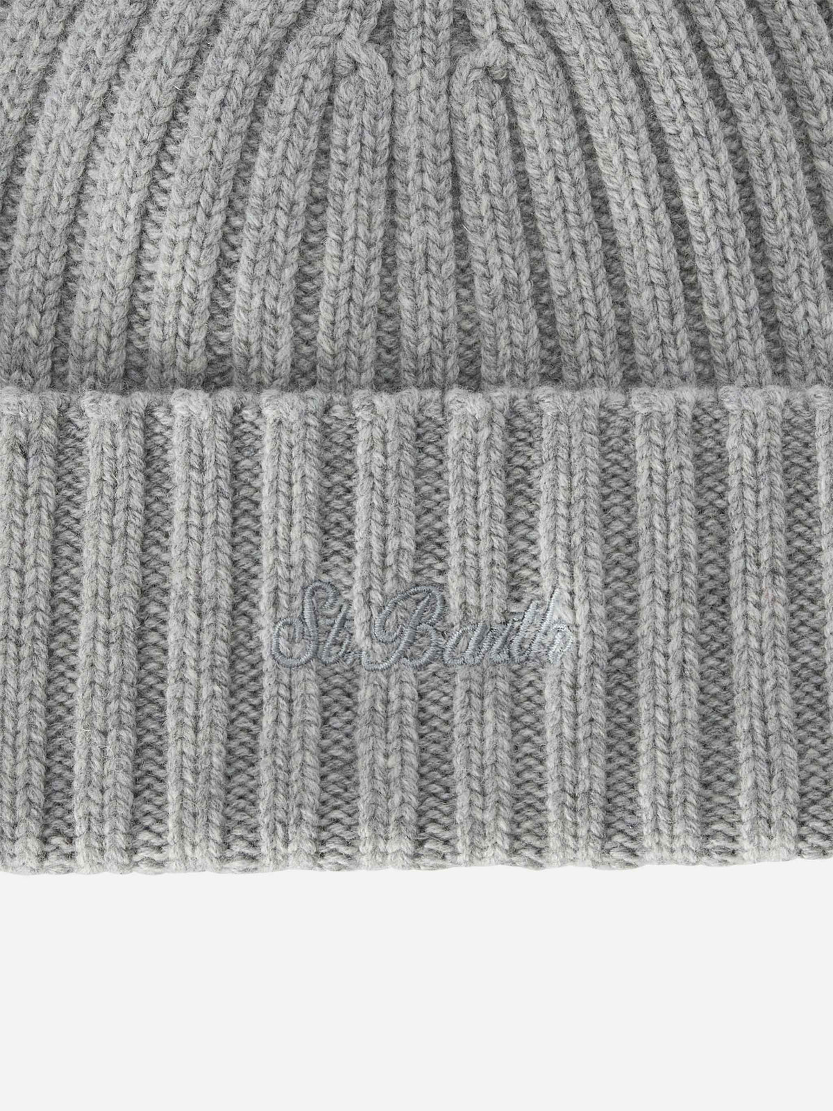 Gorro Wengen en gris claro con bordado St. Barth 