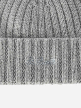 Gorro Wengen en gris claro con bordado St. Barth 