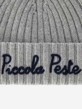 Gorro Wengen gris con bordado Piccola Peste 