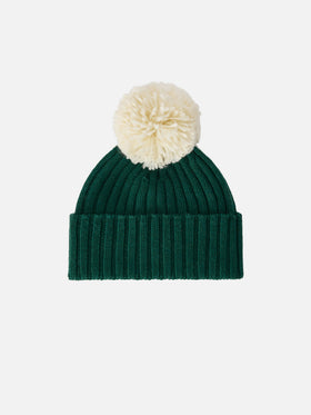 Gorro beanie Wengen verde con pompón y bordado St. Barth 