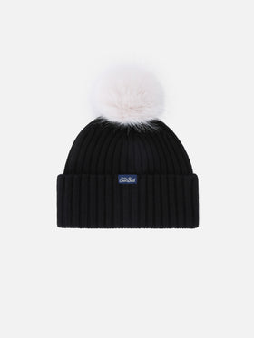 Schwarze Wengen-Mütze mit Pompon und Diva-Stickerei 
