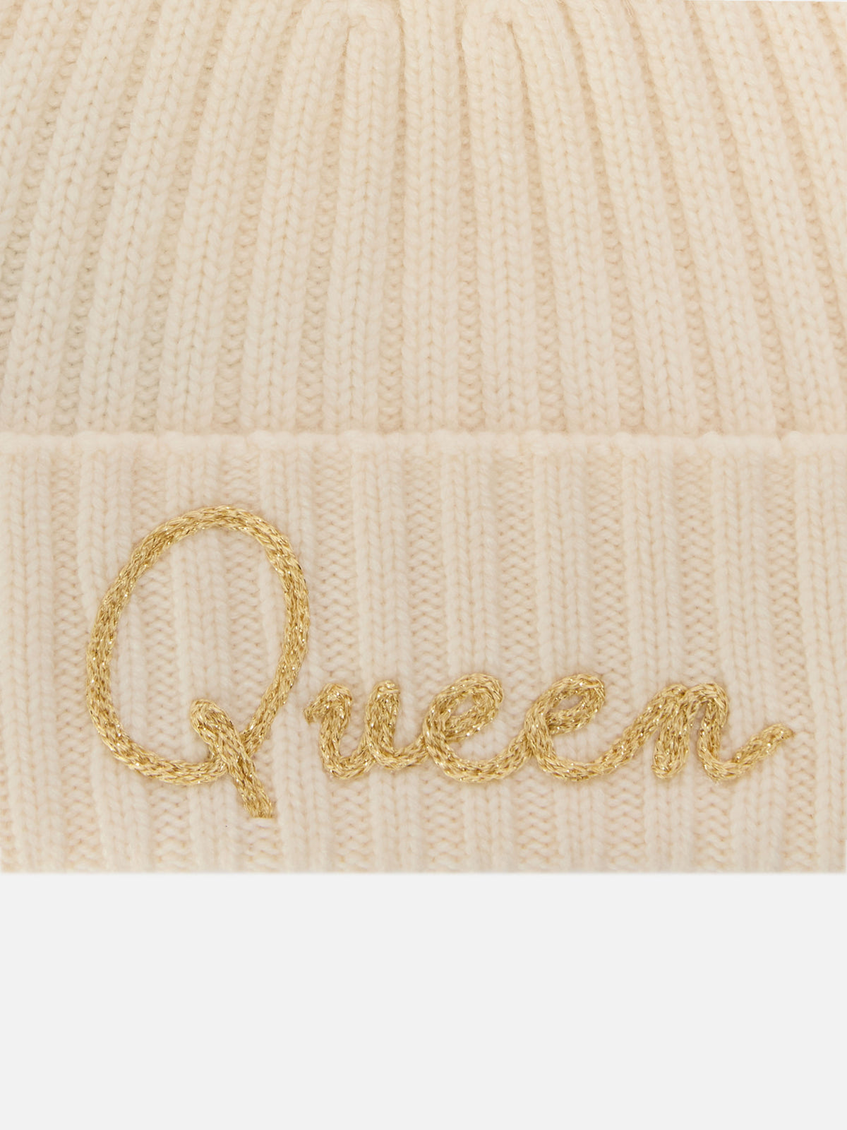 Berretto Wengen panna con pompon e ricamo Queen