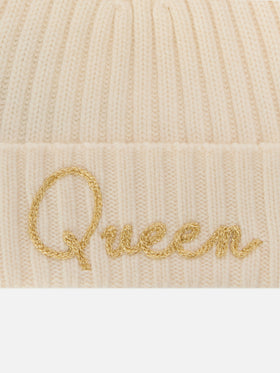 Berretto Wengen panna con pompon e ricamo Queen