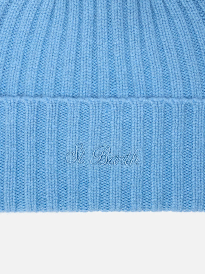 Wengen beanie in cashmere in light blue with St. Barth embroidery on the turn-up