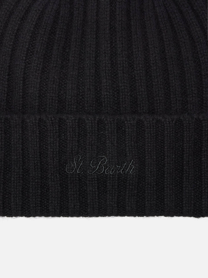 Berretto  Wengen in cashmere nero con Ricamo St. Barth sul risvolto