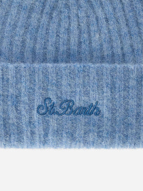 Berretto Wengen azzurro in misto alpaca con ricamo logo