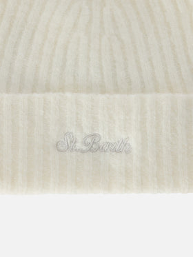 Bonnet Wengen blanc cassé en mélange d’alpaga avec broderie logo 
