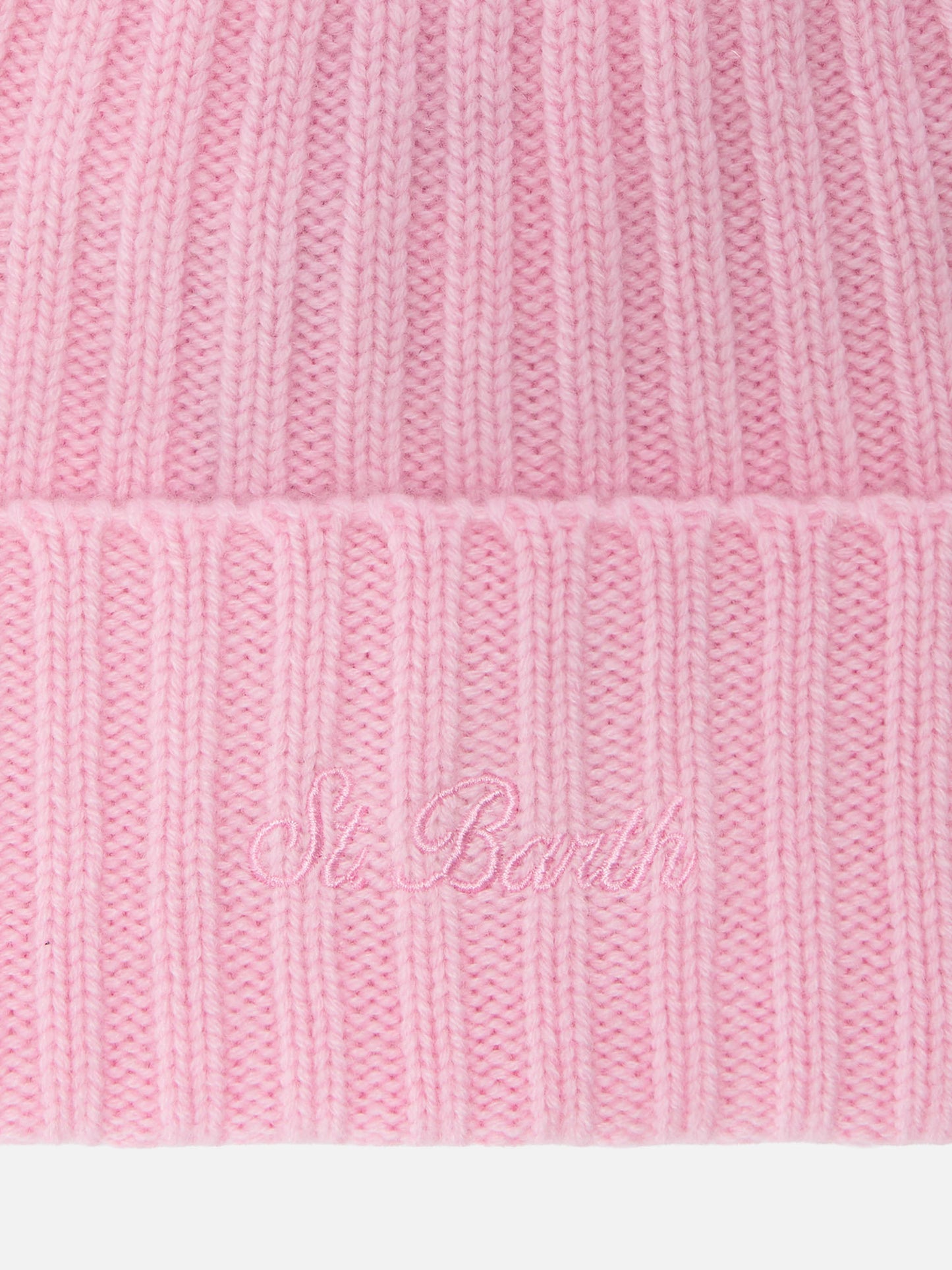Wengen beanie in pink cashmere with St. Barth embroidery on the turn-up