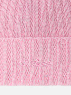 Wengen beanie in pink cashmere with St. Barth embroidery on the turn-up