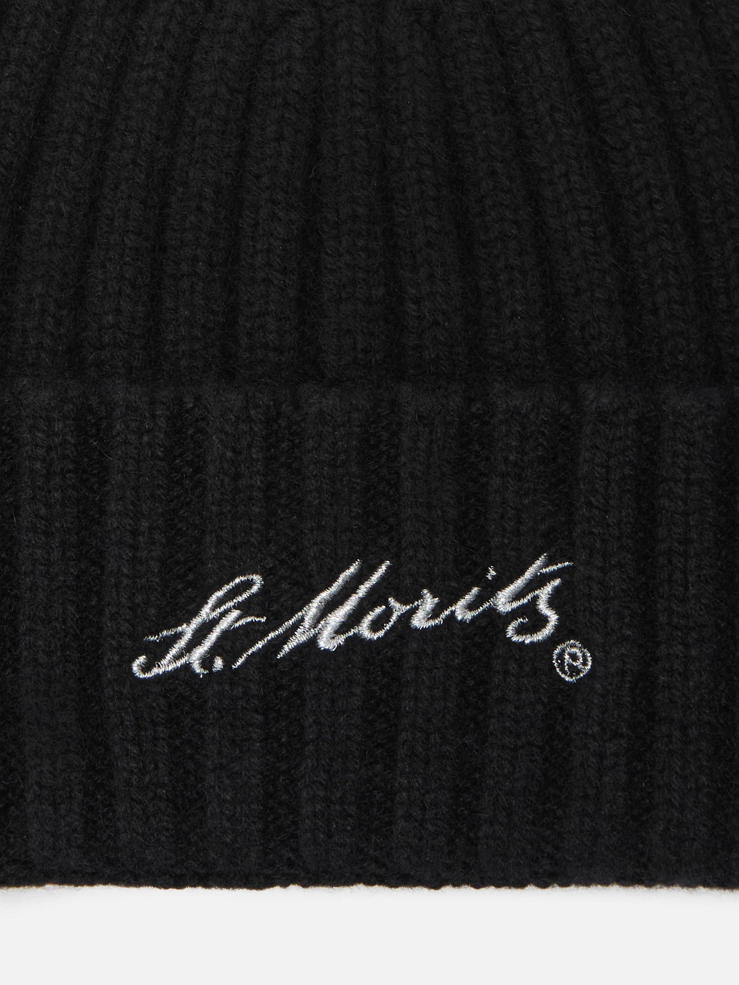 Berretto Wengen in cashmere nero con ricamo St. Moritz