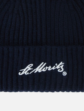 Marineblaues Wengen Kaschmir-Beanie mit St. Moritz-Stickerei | Special edition 