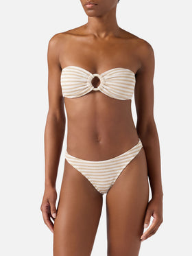 Yulia Elise Bandeau-Crinkle-Bikini mit regulären Swim-Slips und Streifenprint 