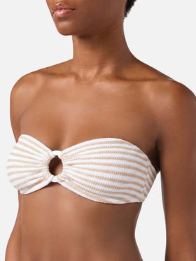 Yulia Elise Bandeau-Crinkle-Bikini mit regulären Swim-Slips und Streifenprint 