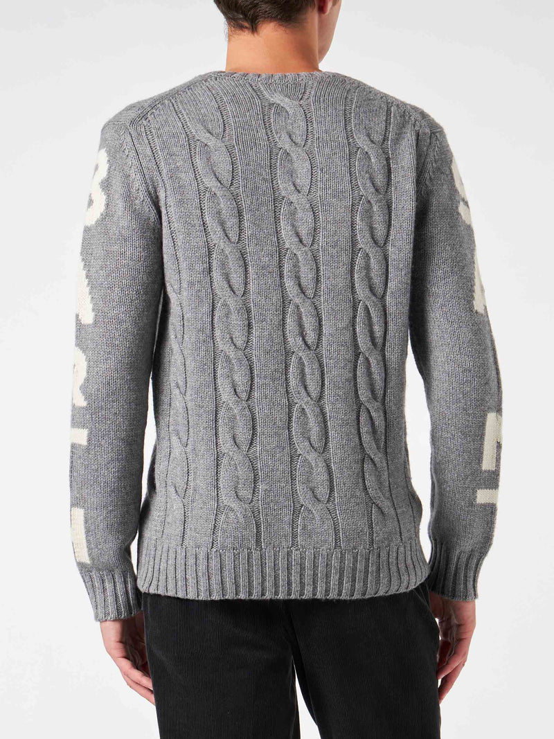 Man grey heavyweight cable knit sweater Bergen