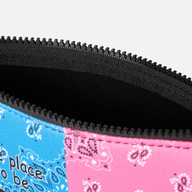 Aline Scuba-Pochette mit fluoreszierendem Bandana-Print