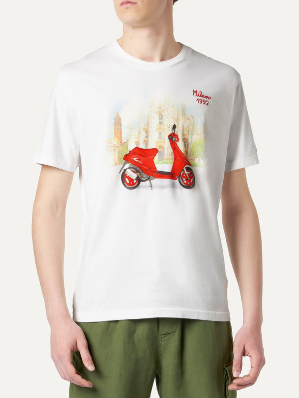 Herren-T-Shirt aus Baumwolle mit Aufdruck „Milano Moto 1992“.
