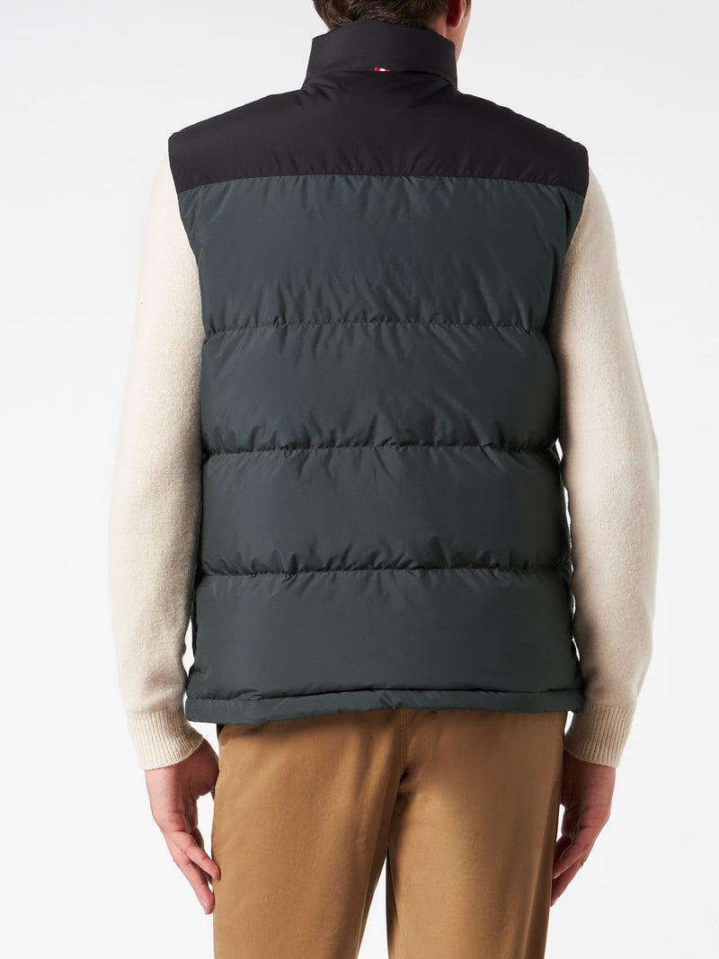 Gilet da uomo imbottito in piuma verde con tasche