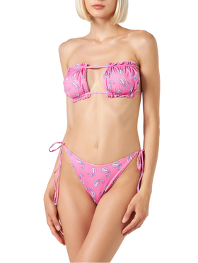Woman bandeau top swimsuit with paisley print