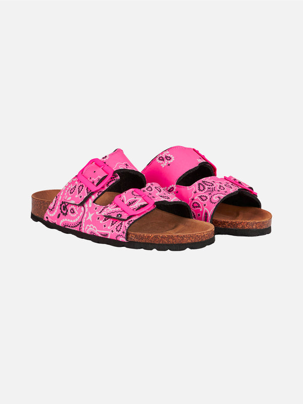 Damensandalen mit rosa Bandana-Print