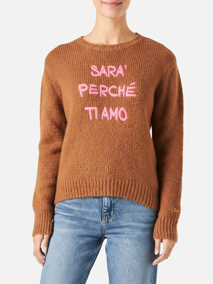 Maglione da donna garzato marrone con ricamo