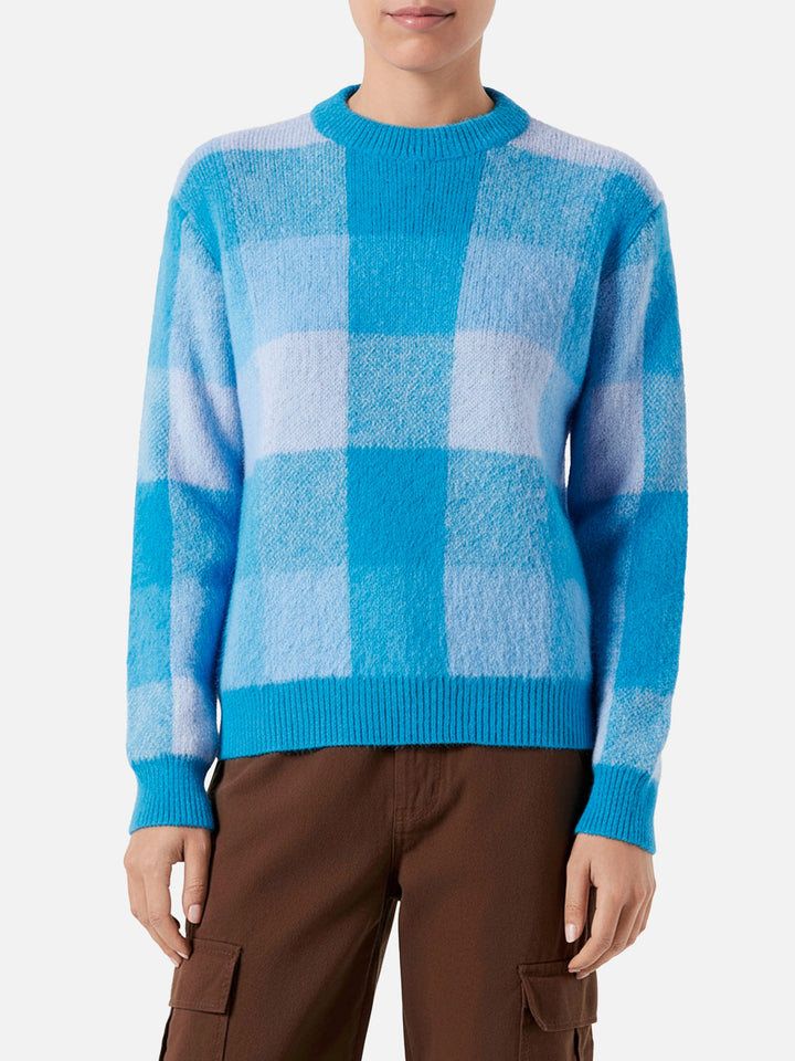 Woman brushed sweater with check pattern
