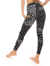 Yoga-Leggings mit schwarzem Bandana-Allover-Print