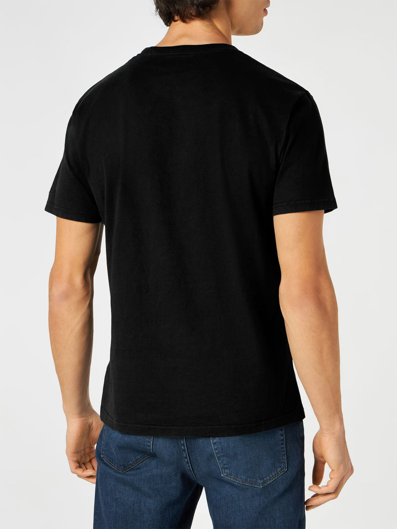 T-shirt da uomo in cotone con stampa Snoopy night legend | SNOOPY - EDIZIONE SPECIALE PEANUTS™