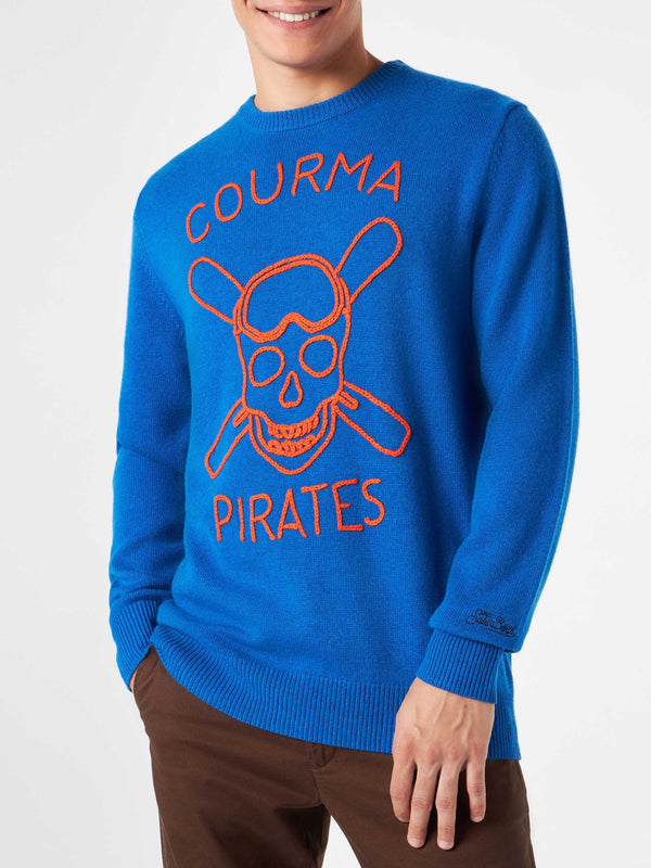 Blauer Herrenpullover mit Courma Pirates-Stickerei