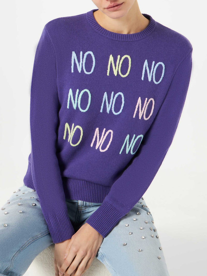 Damenpullover mit NO NO NO-Stickerei