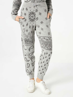 Woman lightweight knit sweatpants with grey bandanna print