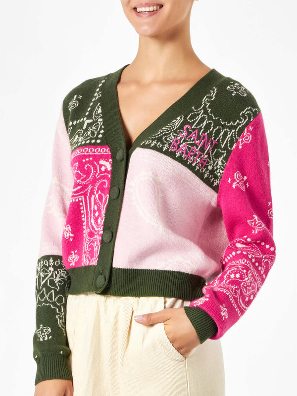 Kurzer Damen-Cardigan mit Bandana-Print